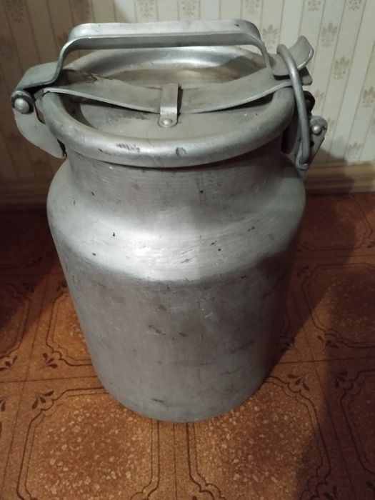 Продам бидон алюминиевый б/у 10 л.