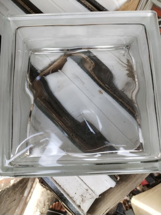 Sticla  pătrată ornament