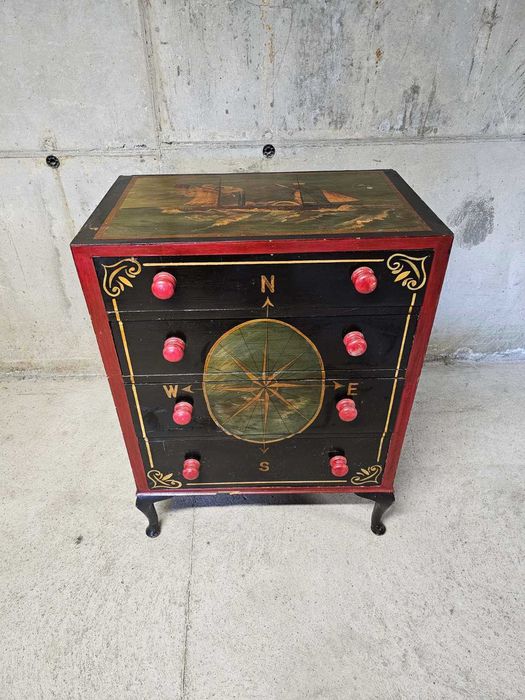 Уникален ръчно рисуван шкаф с морски мотиви