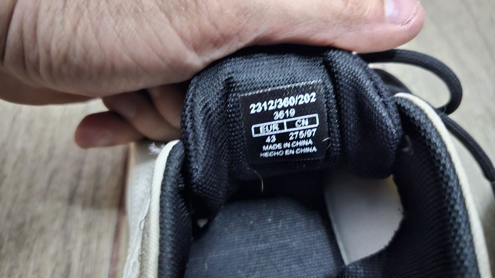Tenisi sport Bershka barbati marimea 43