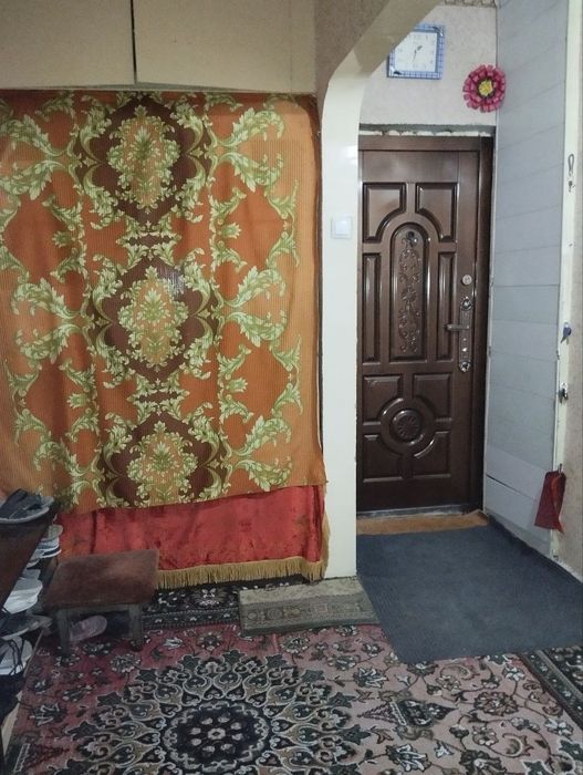 Chilonzro 20 kvartil 5 etajli dom 4 etaj sotiladi