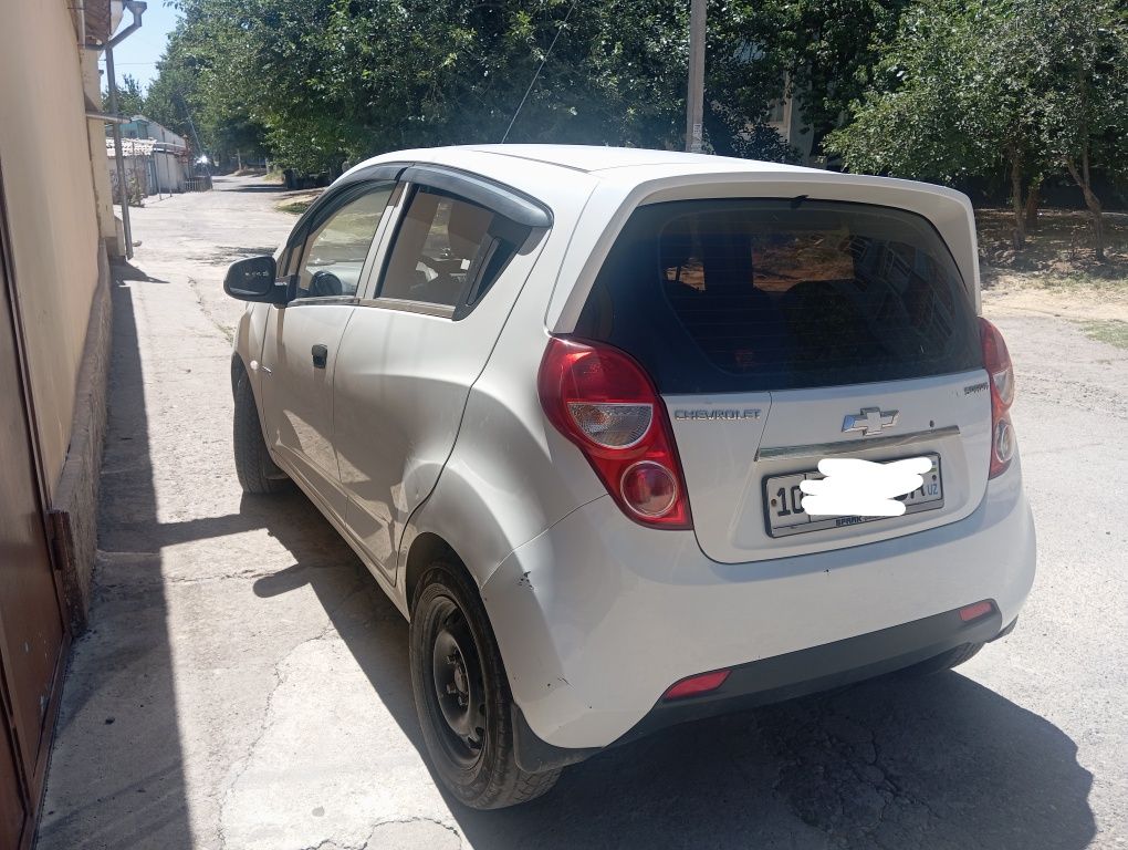 Chevrolet spark.
