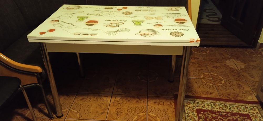 Masa de bucatarie extesibila 70/1,10 si  70/1,8 in stare perfecta0