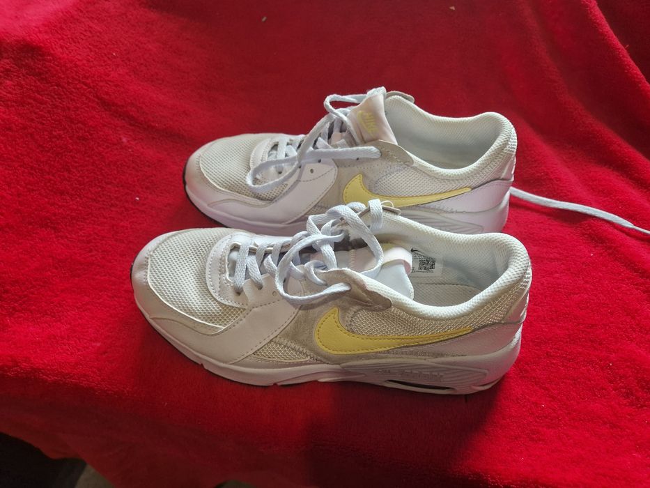 Adidasi dama Nike ,