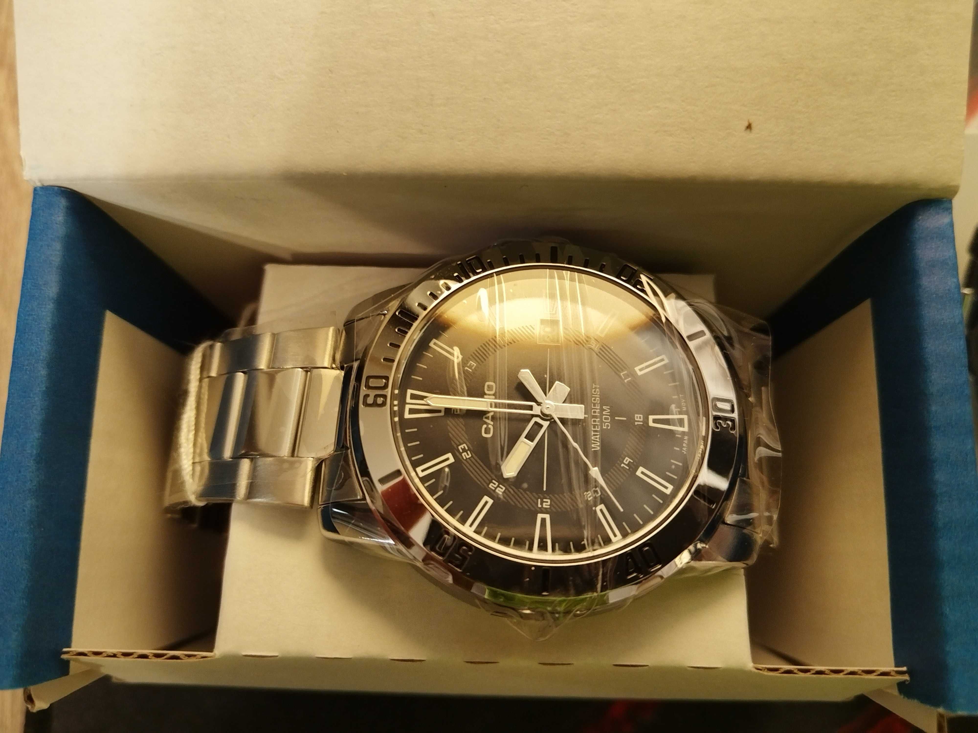 Продавам два часовника Casio MTP-VD01L и VD01D комплект + гаранция