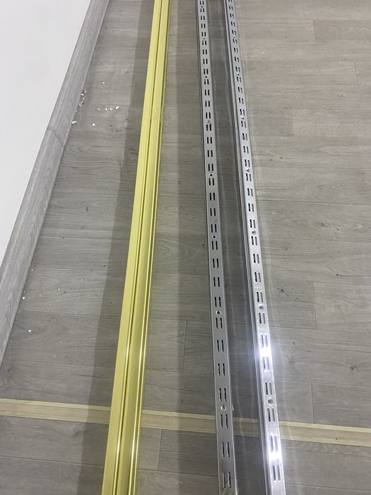 Magazin uchun veshilka