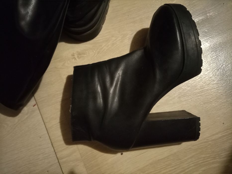 Ботильоны ботинки 39 размер в отличном состоянии