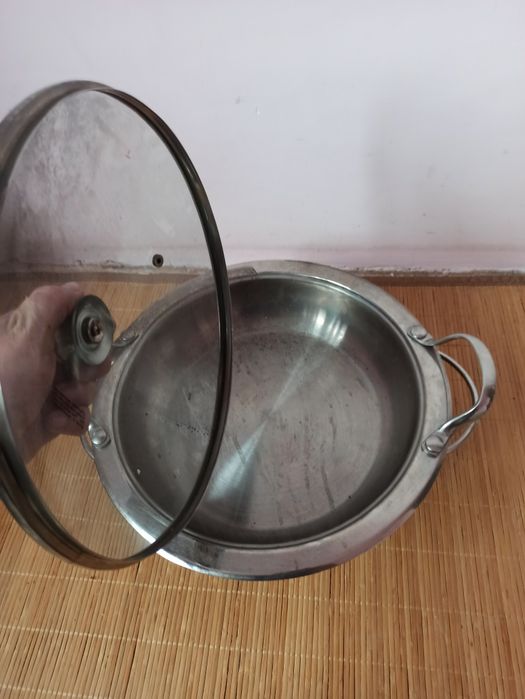 Oala cu capac si suporti 29 cm