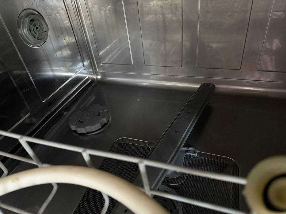 Много добре запазена малка съдомиялна Hotpoint ARISTON