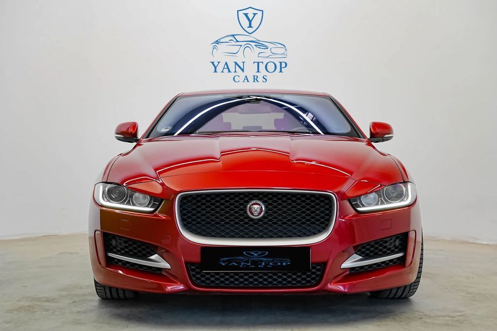 Jaguar XE Model Deosebit- R SPORT- Interior Piele Rosu+ Negru 180 CP- Istoric !