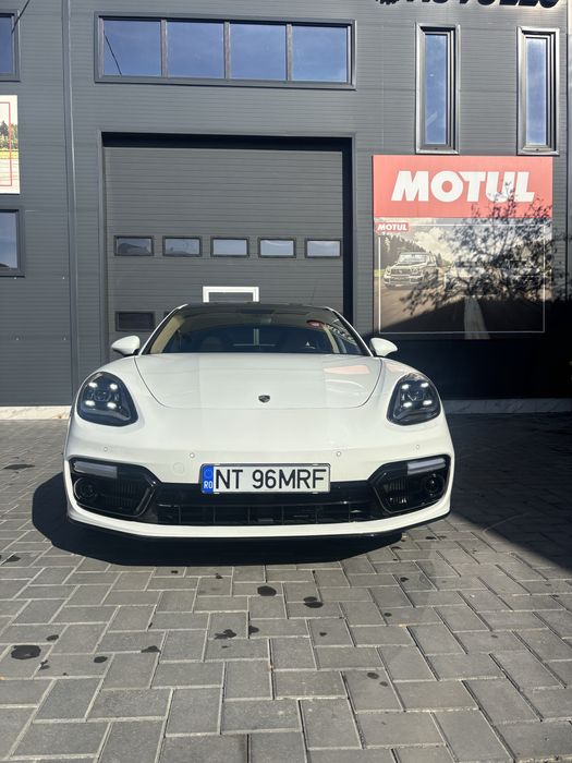 Porsche Panamera 4