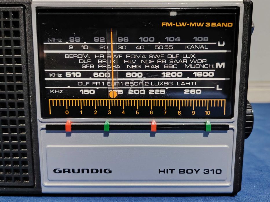 GRUNDIG HIT BOY 310 radio  3 benzi de unde, radio portabil.