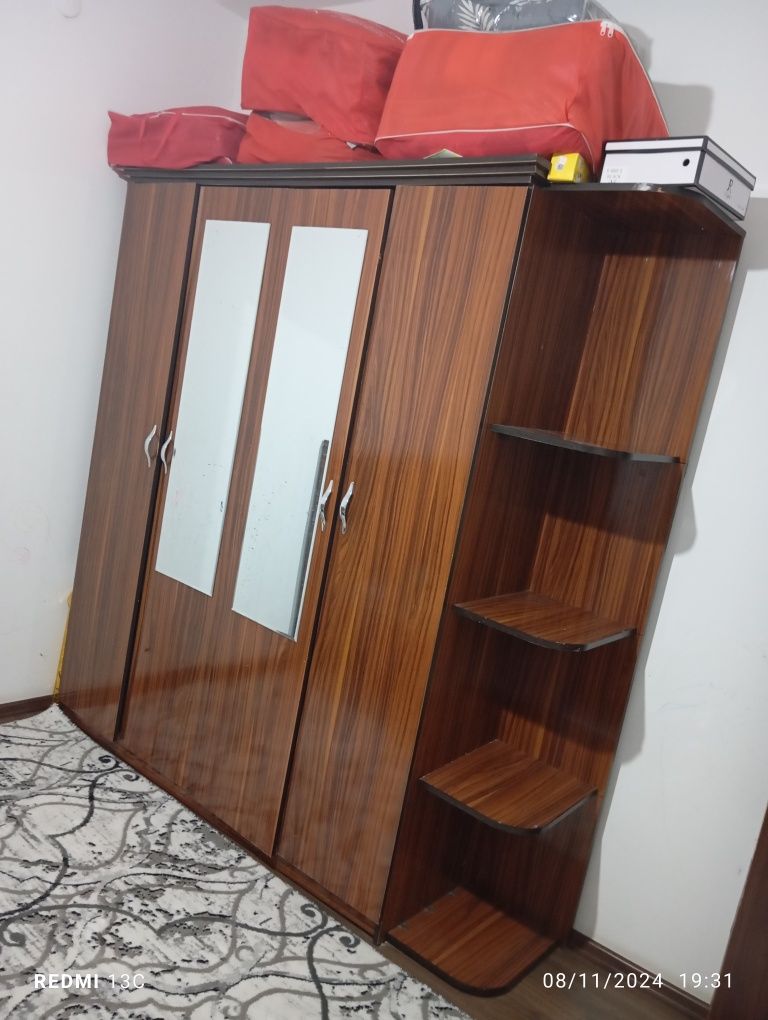 Mebel sotiladi. Holati yaxshi