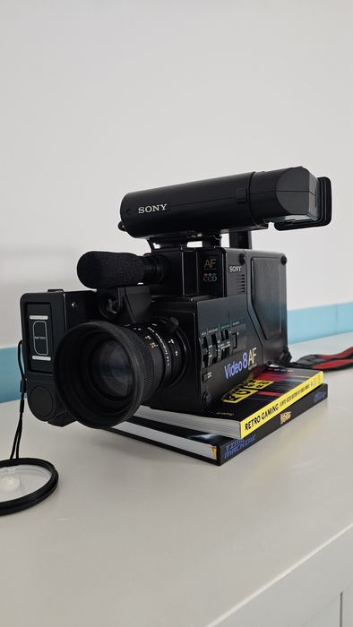 Vând camera Sony VHS-C in stare de funcționare