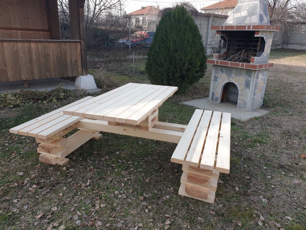 Маси и пейки, масивни дървени комплекти за открито