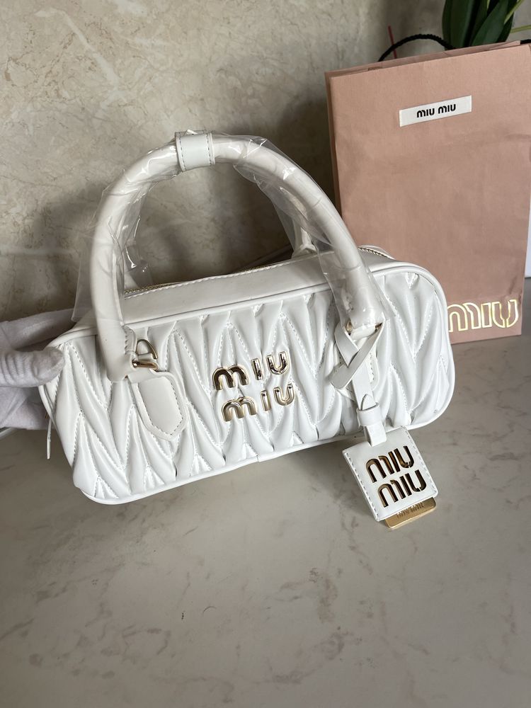 Чанта Miu Miu Arcadi бяла