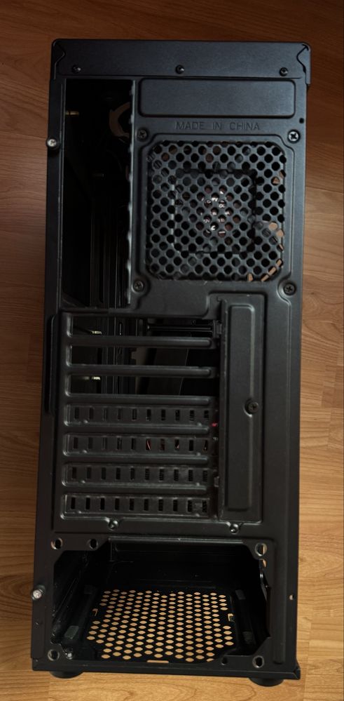 Carcasă Aerocool Shard RGB + 4 ventilatoare incluse