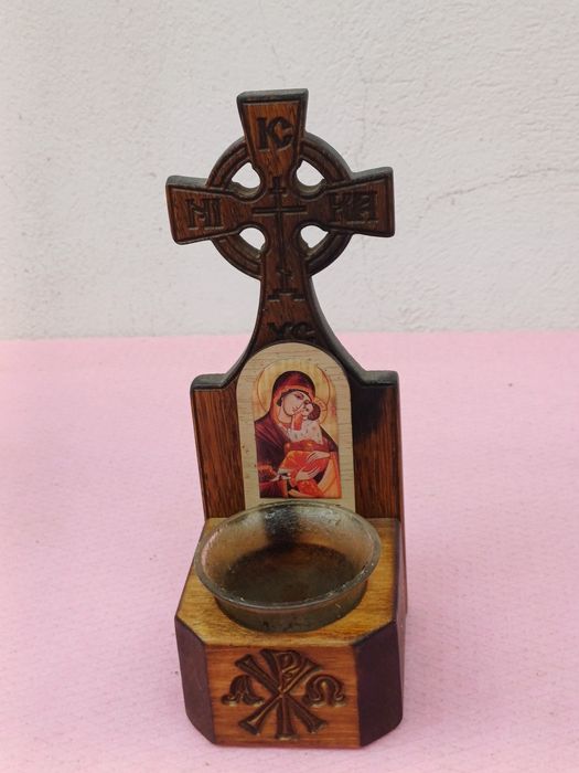 Candela sculptata cu iconita