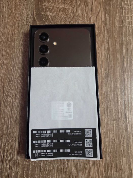 Продавам смартфон Samsung S24, памет 8/256 GB