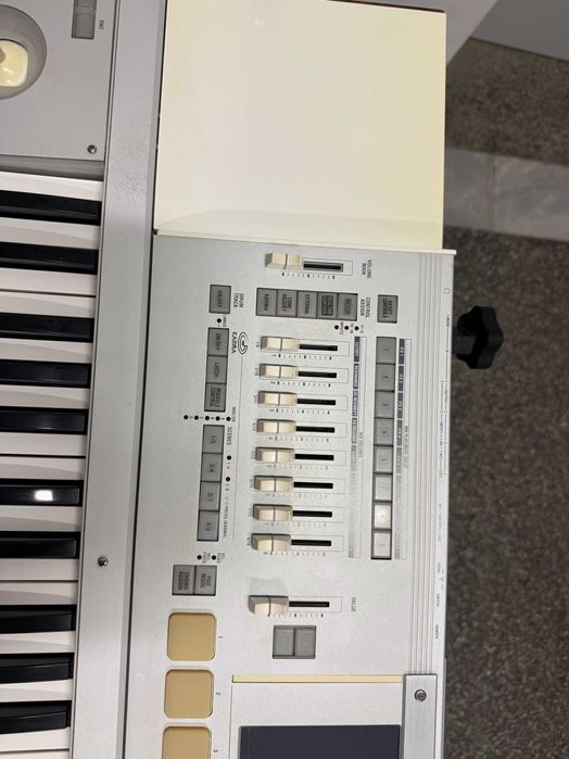 Продавам Корг М3