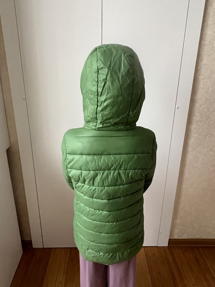 Продается весеняя осеняя куртка для девочки 4-5-6 лет