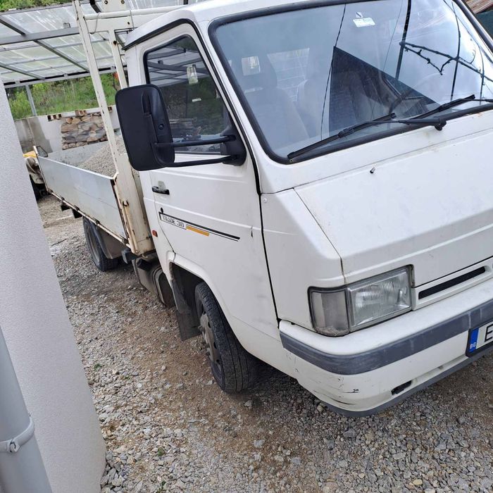Самосвал Nissan Trade 3.0