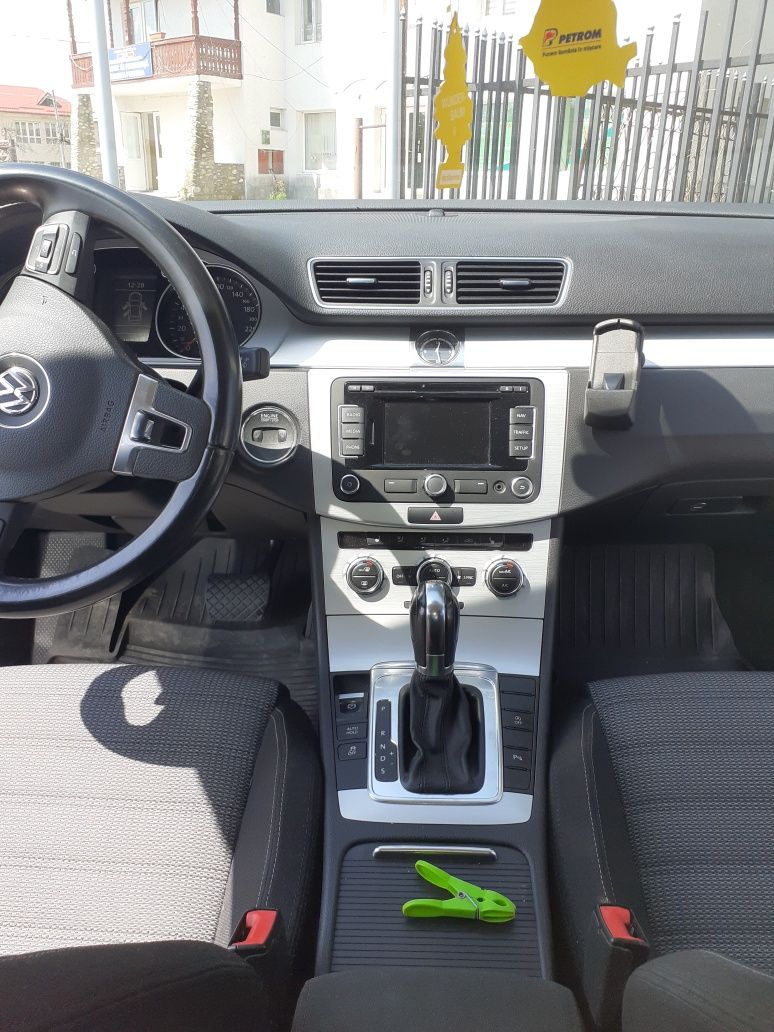Vând Volkswagen Passat CC