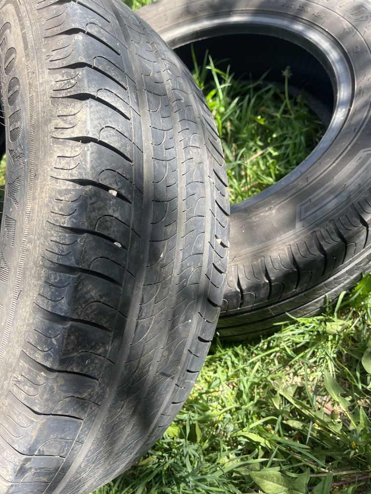 205/65R16C.  Goodyear grip CARGO