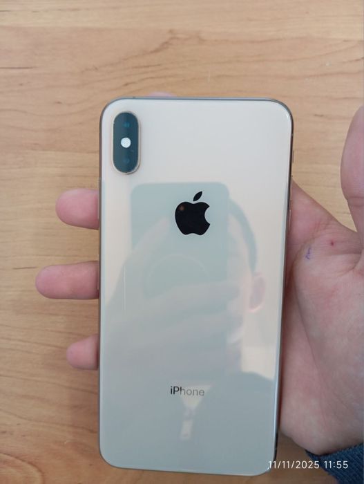 Iphone xs max gold