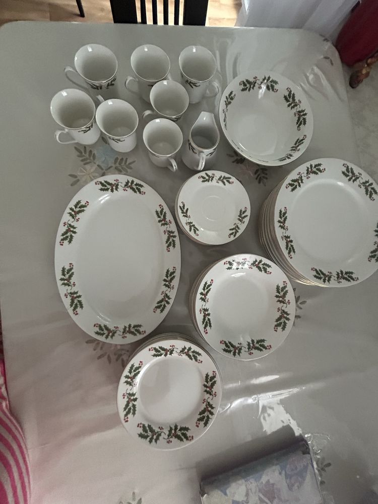 Продам Сервис, с  красивым узором из 36предметов
