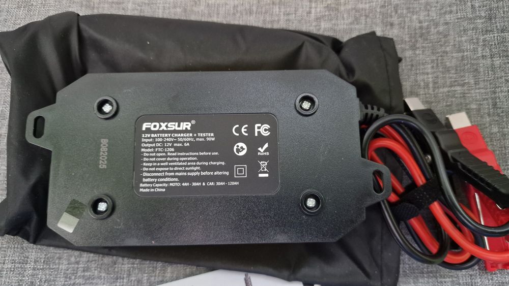 Încărcător + tester acumulatori auto Foxsur