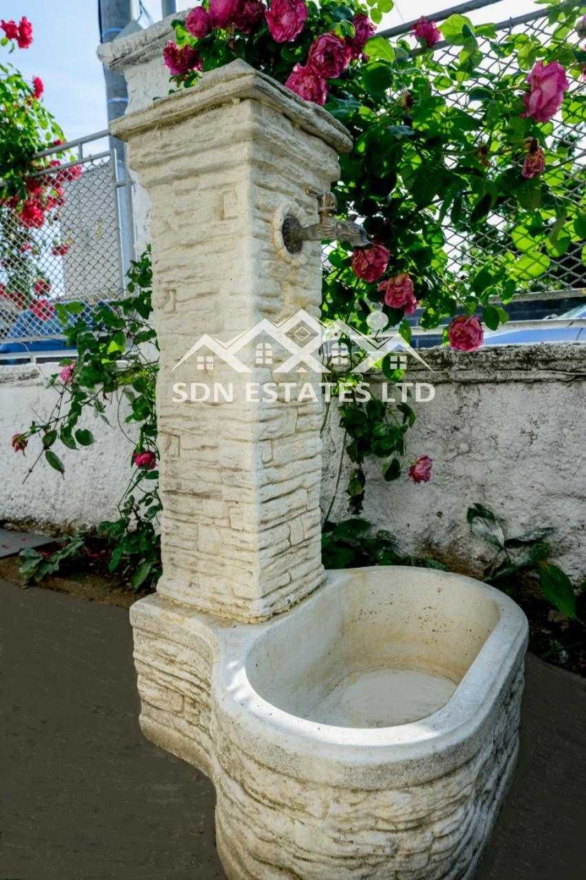 Продава КЪЩА С ДВОР И ГОЛЯМ ГАРАЖ в гр. Казанлък