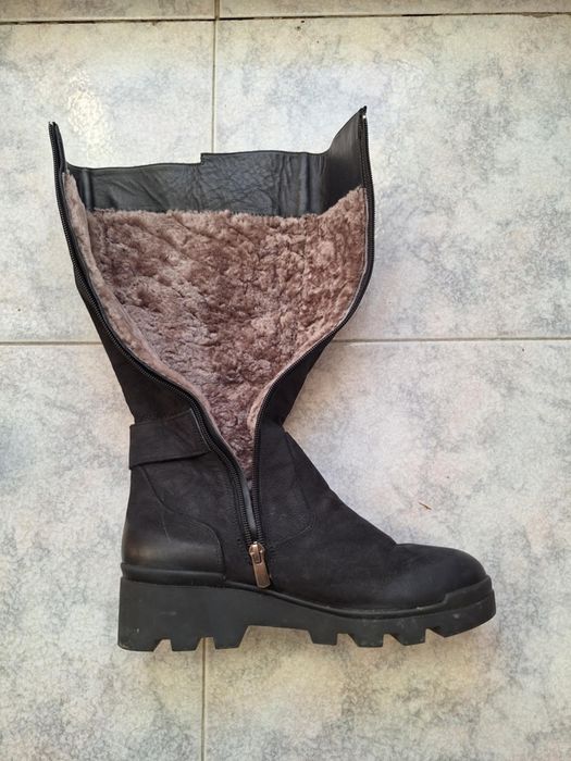 Черни ботуши, от естествена кожа ,Велур 37 номер, с добър грайфер