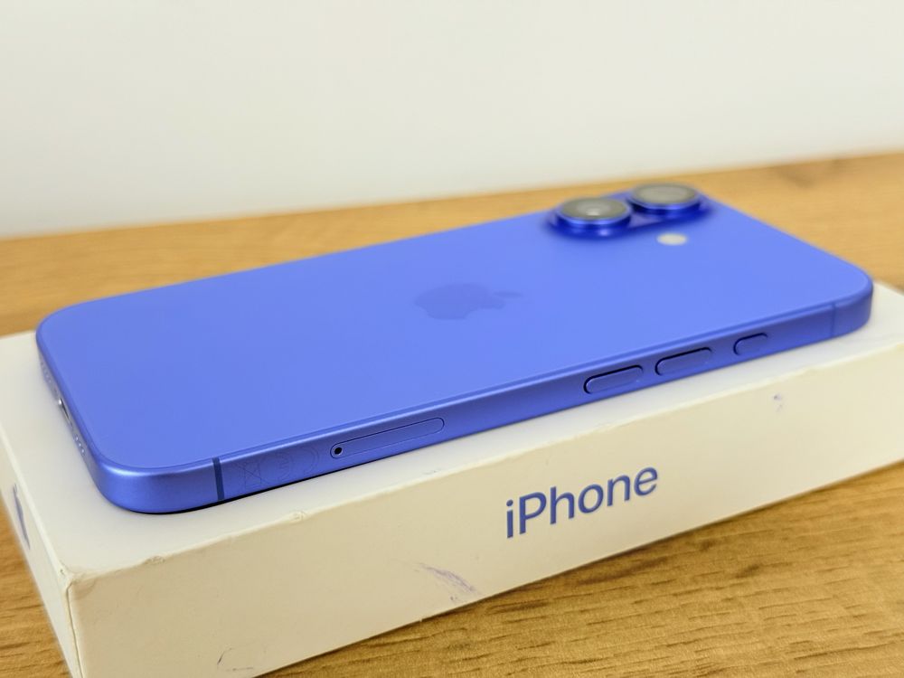 iPhone 16 Ultramarine перфектен!!!