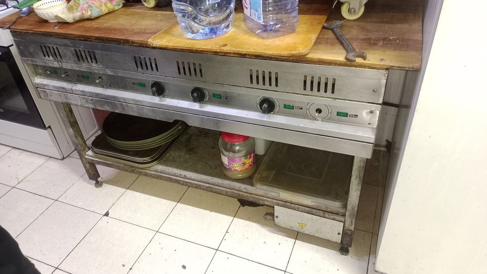 Продам газовую плиту