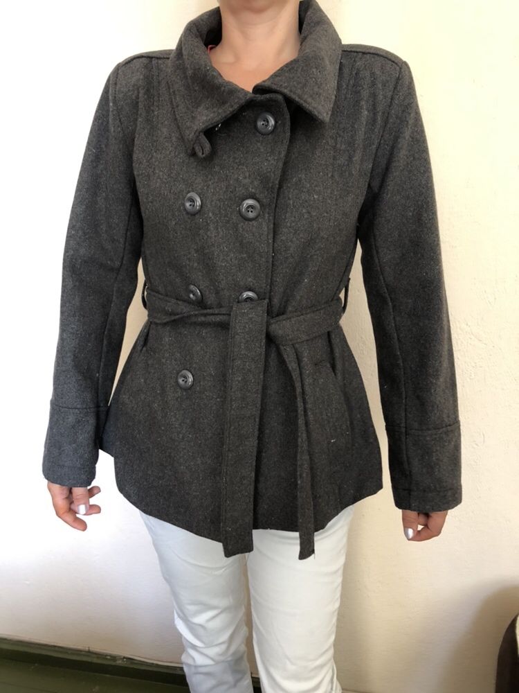 Дамско сиво палто с колан в размер 40 (М)