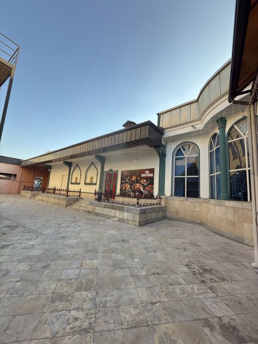 Продается комерческое здание, действующий ресторан с арендаторами.