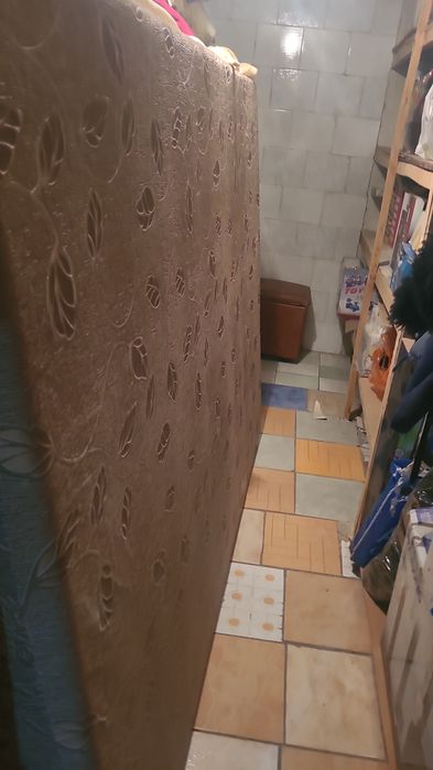 Продам  матрас  145*190 б/у в отличном состоянии на каркасе