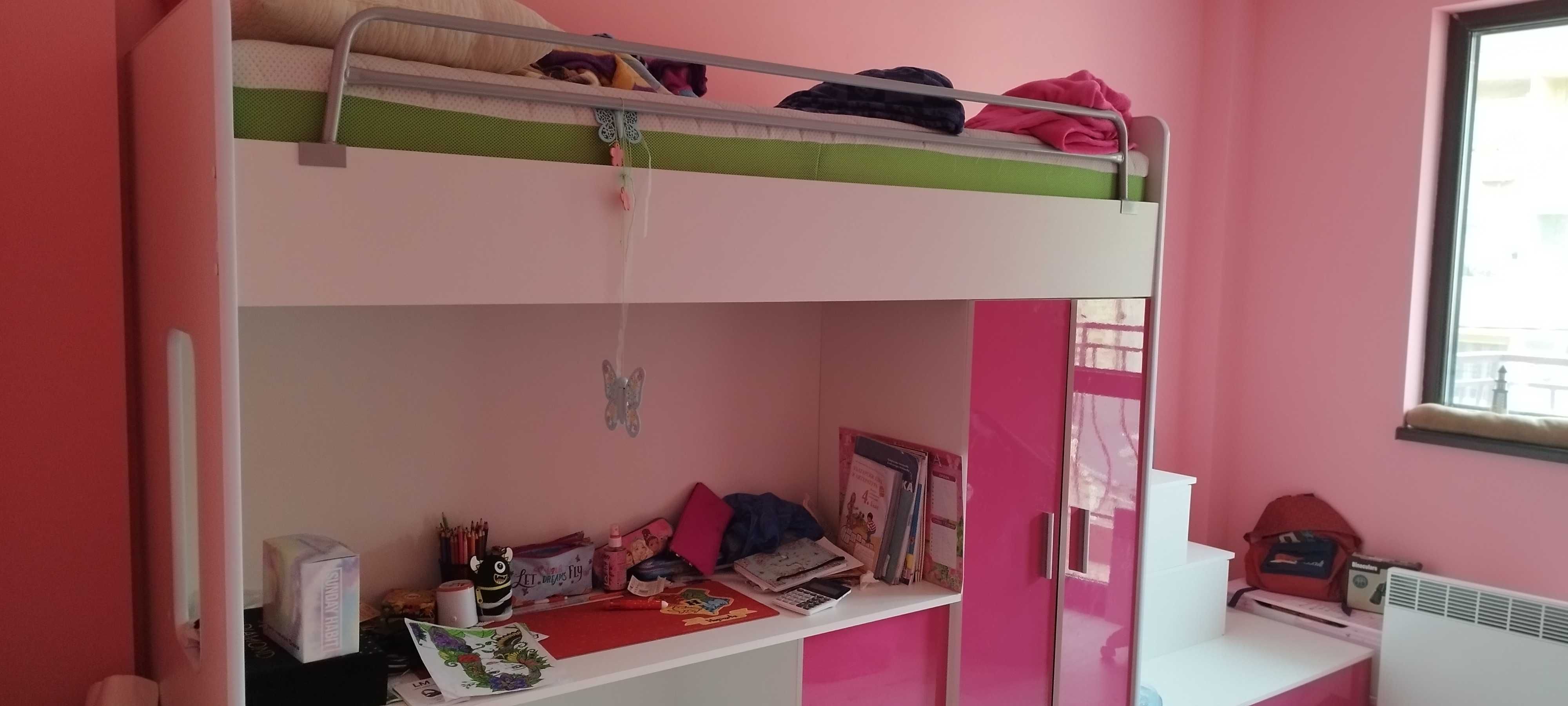 Детско легло Розово, със стълби, бюро и гардероб