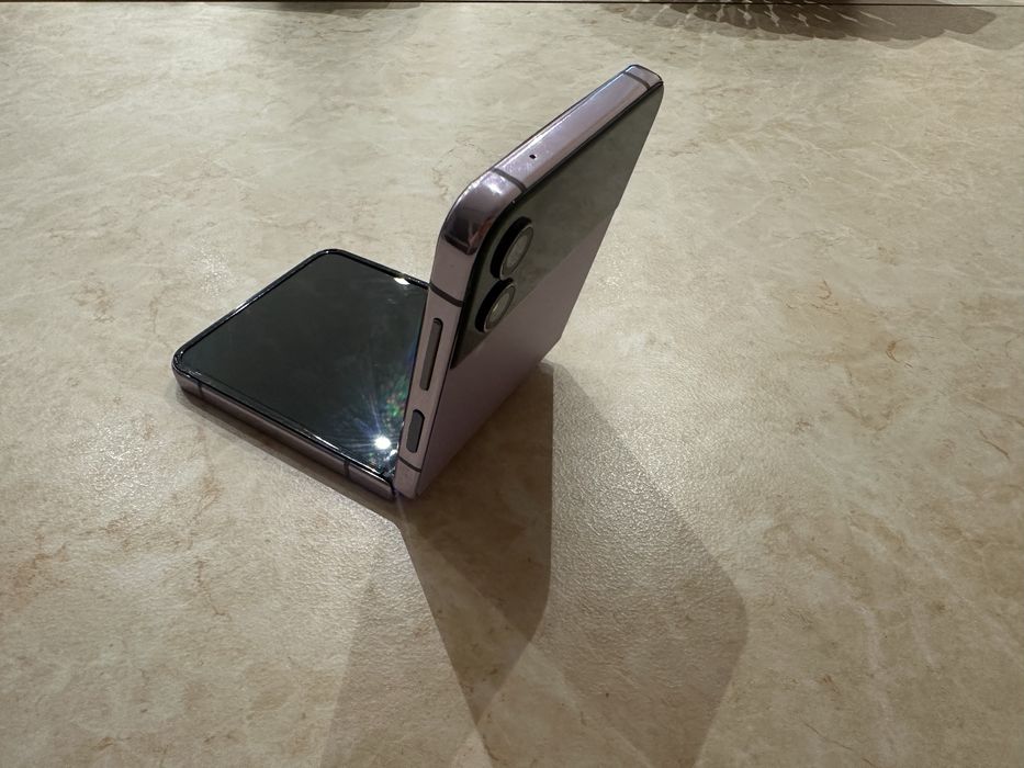 Samsung Galaxy Z Flip 4, 256GB/8RAM