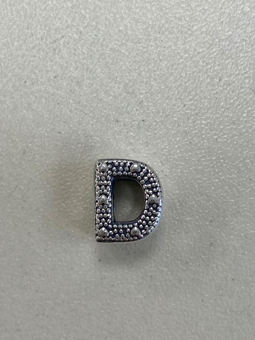 Талисман Пандора - буквата “Д”