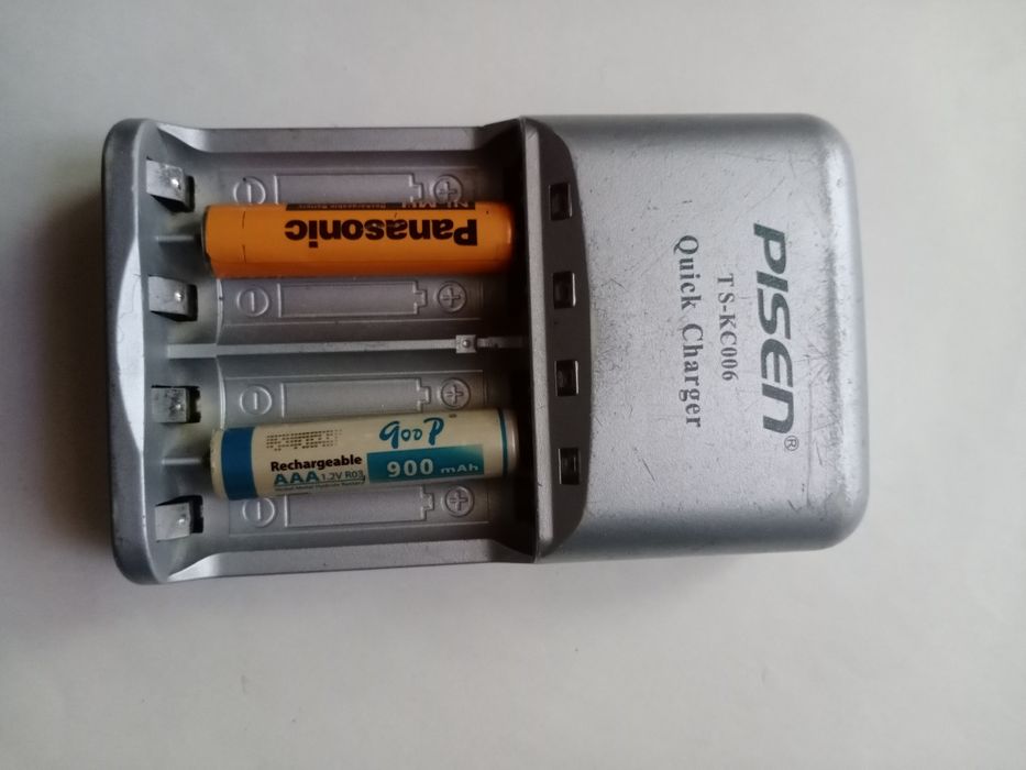 Зарядные устройства для пальчиковых батареек и аккумуляторов