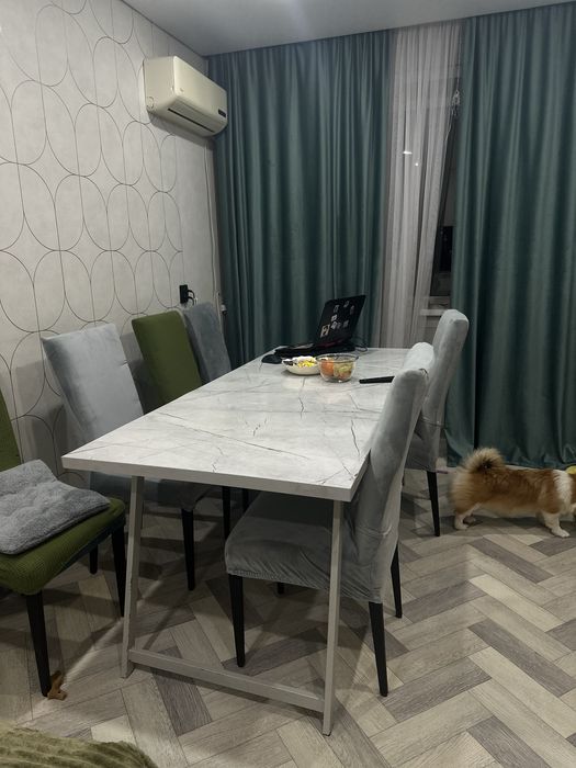 Продам большой стол обеденный