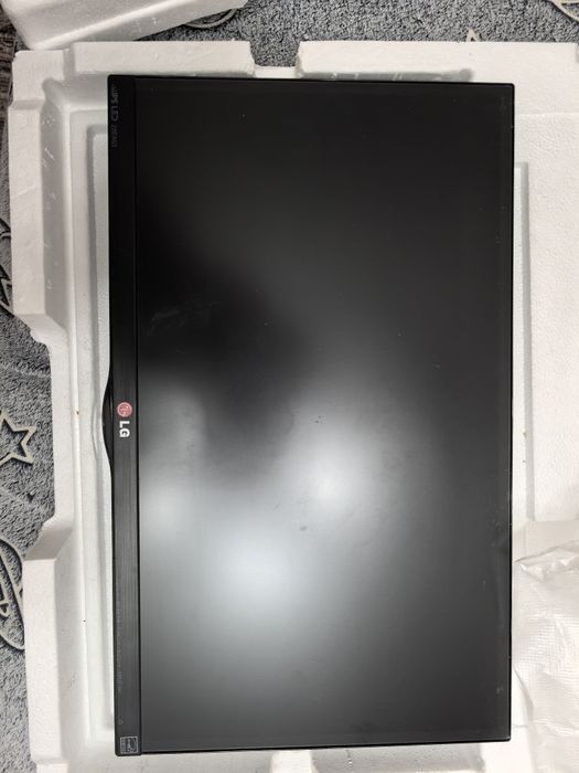 Продам монитор LG Flatron 22EA63V.