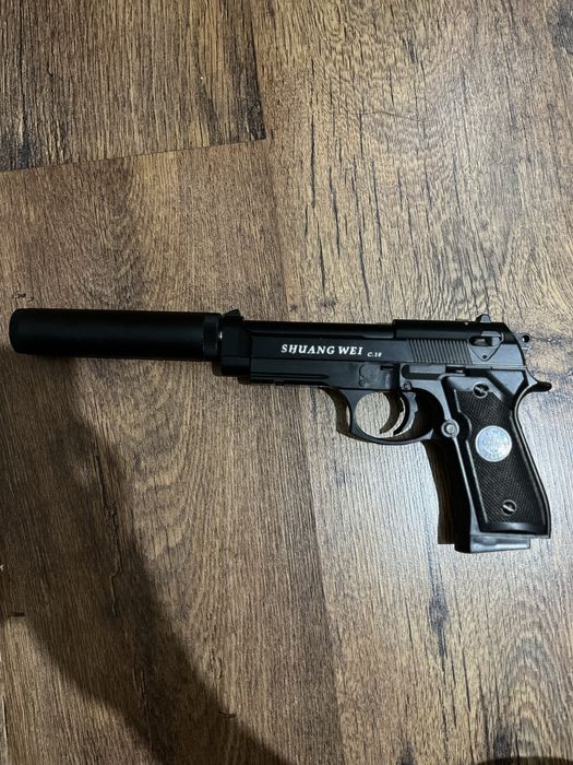 Продам игрушечный черный пистолет