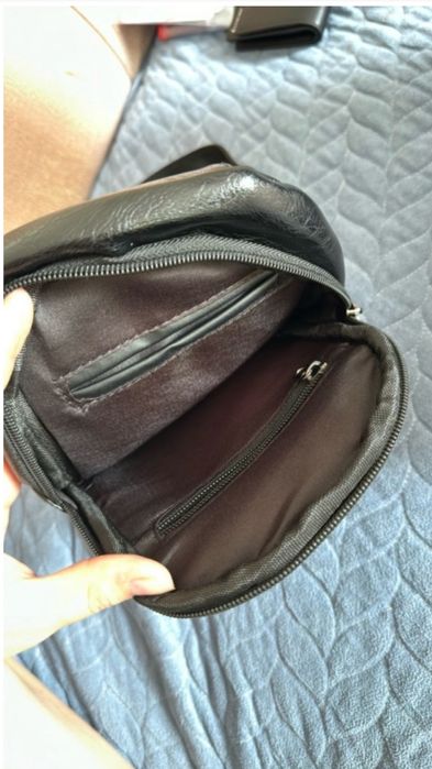 Продаю кожаную барсетку.