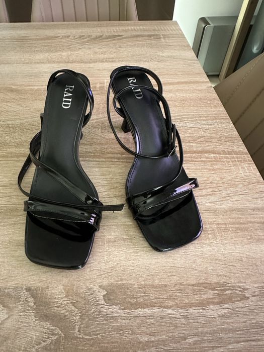 Sandale negre elegante lacuite RAID
