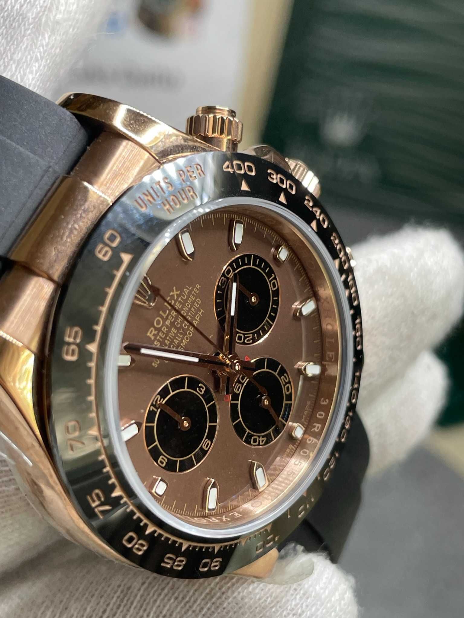 Rolex Daytona 40 MM Rose Gold Rubber Strap | Bezel Ceramic