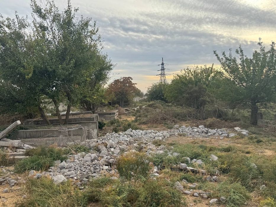 Чирчик. Продам 5 га. Строени под снос