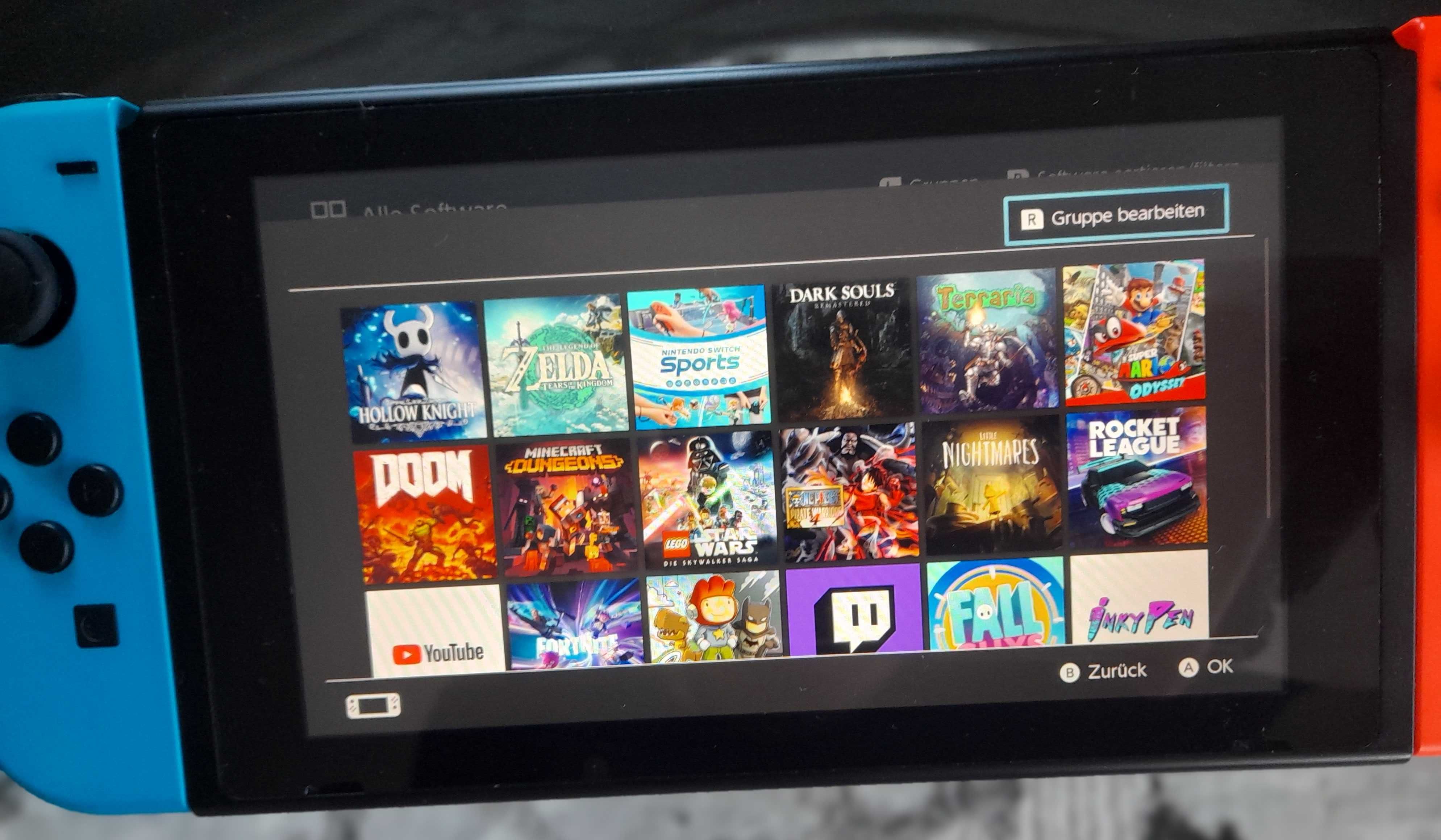 Продавам Nintendo Switch с аксесоар, игри + акаунт - отлично състояние